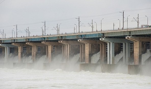 Весной на Волжской ГЭС увеличивают объемы сброса воды