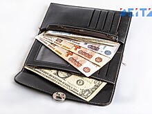 Почему опасно хранить деньги в долларах, рассказал эксперт