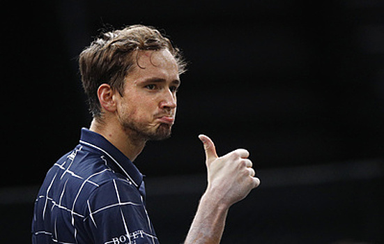 Даниил Медведев вышел в третий круг турнира серии "Мастерс" в Париже