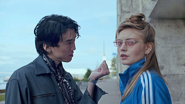 Похожий на Цоя парень преследует девушку в новом клипе «Кино»