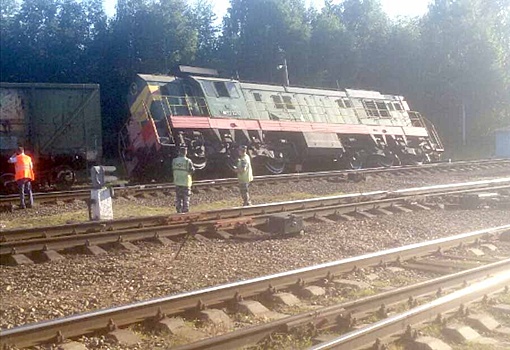 В Ярославской области тепловоз сошёл с рельсов: как ЧП повлияло на движение поездов