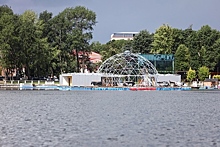 На Верхнем озере в августе откроется пляж с бассейнами под куполом