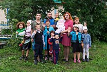 На Урале семье с двенадцатью детьми выделили участок под дом в глухом лесу
