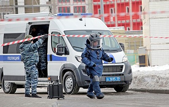 В московской школе не нашли взрывное устройство после анонимного звонка