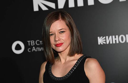 Актриса Екатерина Шпица показала фото в прозрачном нижнем белье
