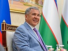 Атнинский и Нурлатский районы Татарстана вручили Рустаму Минниханову караваи в честь завершения уборочной