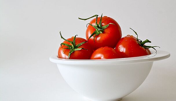 Диетолог посоветовала отказаться от помидоров при болезнях суставов