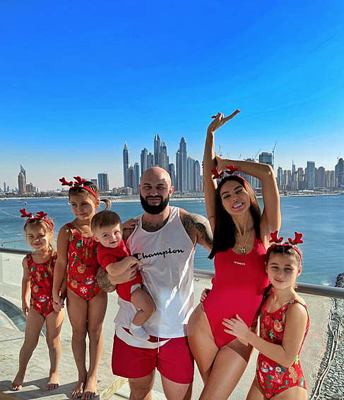 Оксана Самойлова и Джиган с детьми улетели в Дубай.