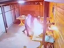 Жители Омска подожгли баню, поругавшись с ее владельцами