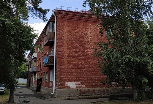 Мэрия Омска изымает квартиры у жителей аварийного дома на Жукова