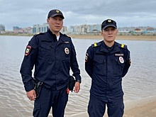 В Якутске полицейские спасли тонущую женщину