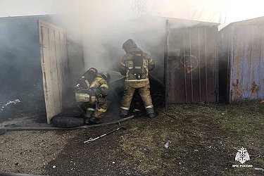 Подозреваемые найдены: 29 гаражей и четыре транспортных средства сгорели в Комсомольске-на-Амуре