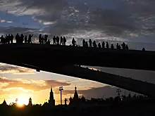 Парк "Зарядье" временно закрыли из-за информации о неопознанном устройстве