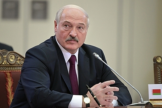 Лукашенко пообещал убрать из Белоруссии «фашистский» бело-красно-белый флаг