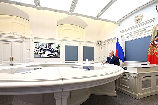 Путин не взял трубку во время общения с семьями