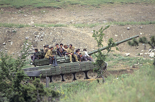 В зоне карабахского конфликта начались боевые действия