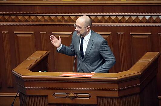 На Украине поведали о желании премьера Шмыгаля получить от РФ миллиардную взятку за отмену блокады Крыма