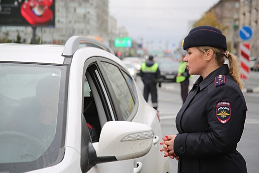 В Новосибирске идут массовые проверки таксистов сотрудниками ГИБДД