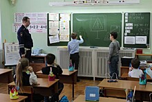 Сотрудники ГИБДД ЗАО провели Урок безопасности в средней общеобразовательной школе №1699