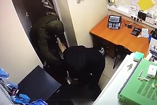 Налетчики украли более 71 тыс рублей из магазина в Истре