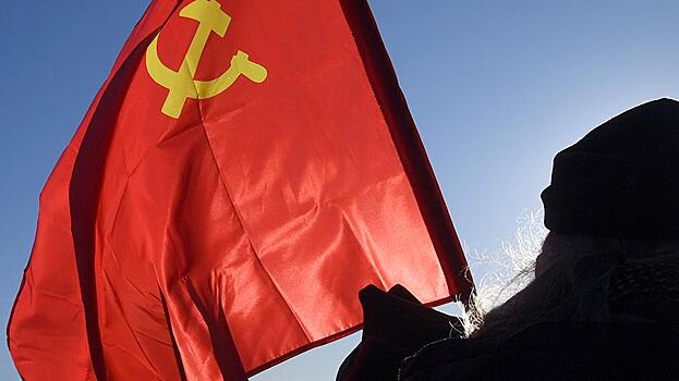 Украинца осудили за советский флаг на День Победы