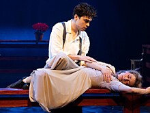 «Дурочка» в Театре Вахтангова: что такое любовь и к чему приводит ревность?