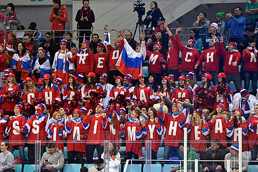 Российские хоккеистки "разгрузили голову" на матче мужской команды