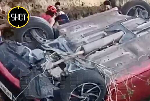 Машина с россиянами упала со скалы на Филиппинах и попала на видео