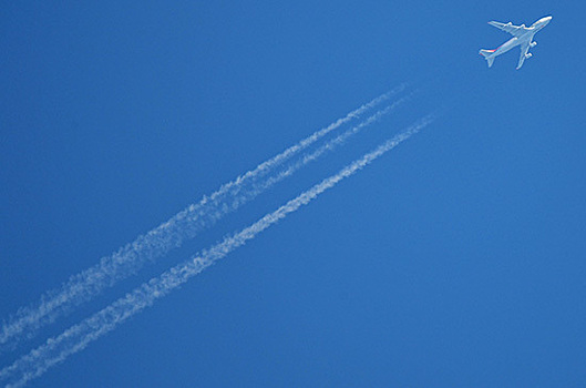 Пассажирский Boeing индонезийской компании упал в море близ Джакарты