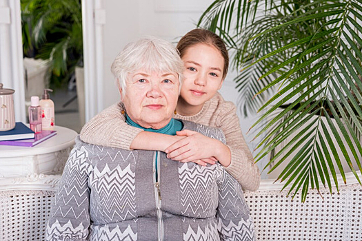 Била железной палкой: в Сибири ребенок и бабушка с ужасом ждут маму из колонии