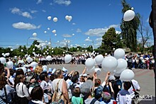 «Мы помним!»: в память о героях в Воронеже запустили в небо белые шары