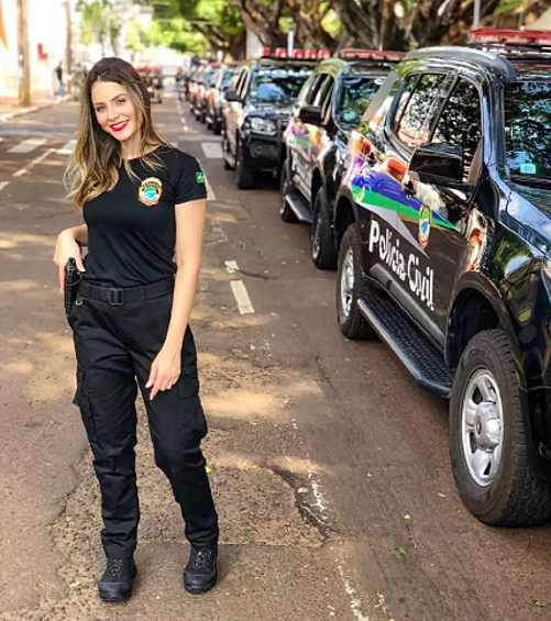 Еще одна прекрасная представительница правоохранительных органов в Бразилии.