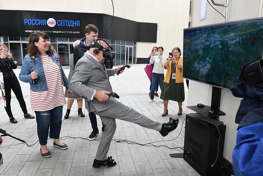 Накануне информагентство «Россия сегодня», генеральным директором которого является Киселев, открыло в Москве интерактивную выставку «Нужен гол!», которая посвящена истории российского футбола. На фото: оригинальный снимок
