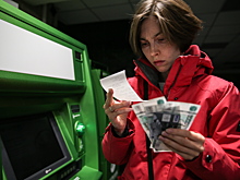 Эксперт: платный выпуск не заставит людей отказаться от пластиковых карт