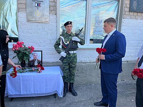 В Волгоградской области установили мемориальную доску в память о погибшем на Украине герое Вадиме Герасимове