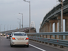 Хуснуллин сообщил, что на Крымском мосту запустили автомобильное движение по двум полосам