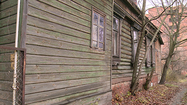 Плесень, грибок и дырявая крыша: жители Раменского вынуждены жить в разваливающихся бараках