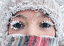 «Хожу на работу пешком»: якутская девушка с замороженными ресницами повторила вирусное фото и раскрыла его секрет