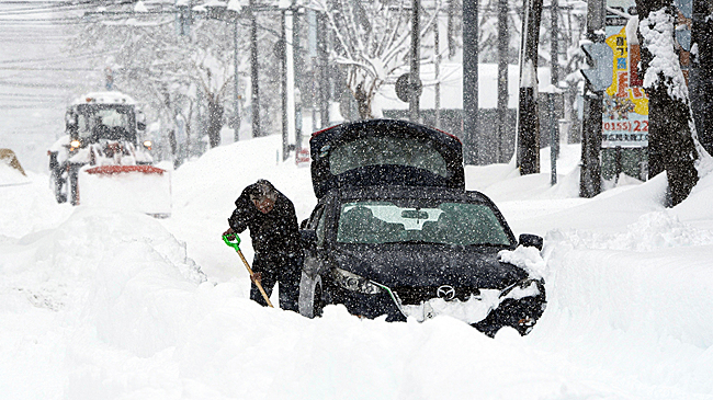 В Японии 16 человек погибли из-за последствий сильных снегопадов