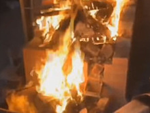 Полицейская машина взорвалась во время «газовых» протестов в Алма-Ате