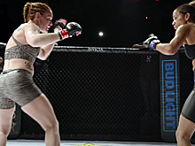Чемпионка UFC Шевченко показала фото со съемок фильма для Netflix