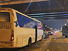 Автобус влетел в участников массовой аварии