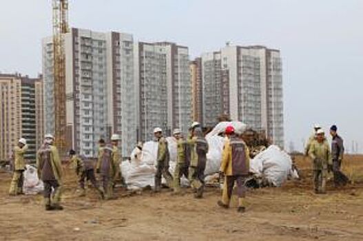 Красноярские металлурги ликвидировали свалку возле спортивного стадиона