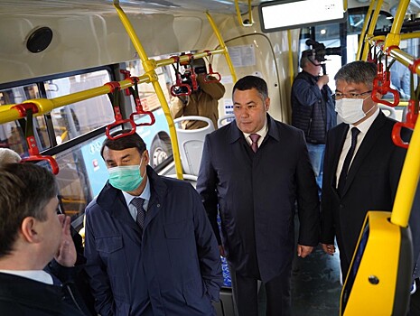 Помощник президента РФ Игорь Левитин осмотрел новые тверские автобусы