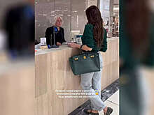 Актриса Настасья Самбурская пришла на шопинг с сумкой за 2 миллиона рублей