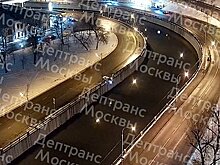 В Москве автомобиль упал в Яузу и попал на видео