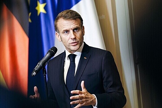 Во Франции призвали президента Макрона уйти в отставку