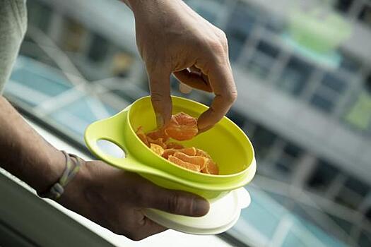 Россиянам рассказали, как продлить срок хранения фруктов и ягод