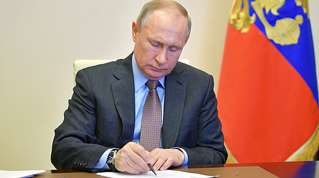 Путин наградил экипаж катера "Арарат"