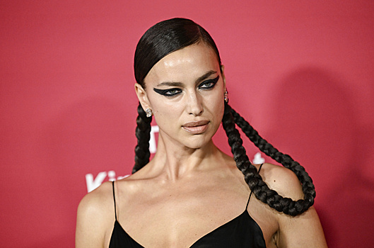 Ирина Шейк набила на груди татуировку в честь Эмили Ратаковски